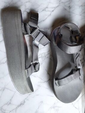 Teva Flatform Universal sandals Sz 6